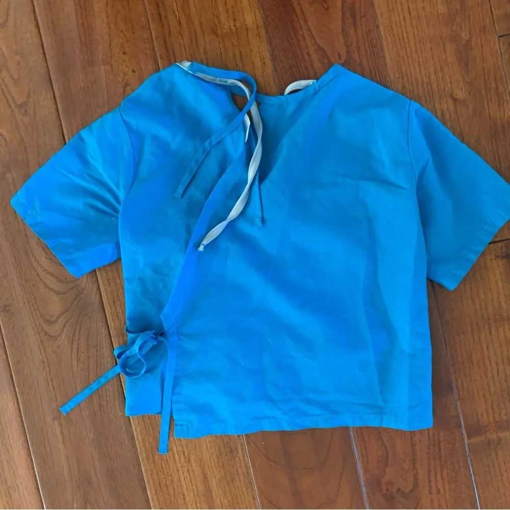 Medline Kids Hospital Scrubs Size xs 4T? Aqua/Grey V-neck Short Sleeve Halloween